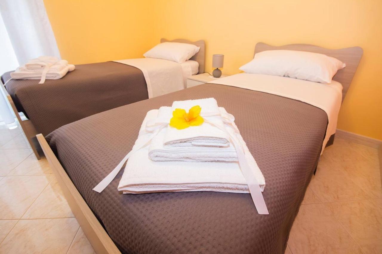 Etna Sunshine Apartment ลิงกัวกลอสซา ภายนอก รูปภาพ